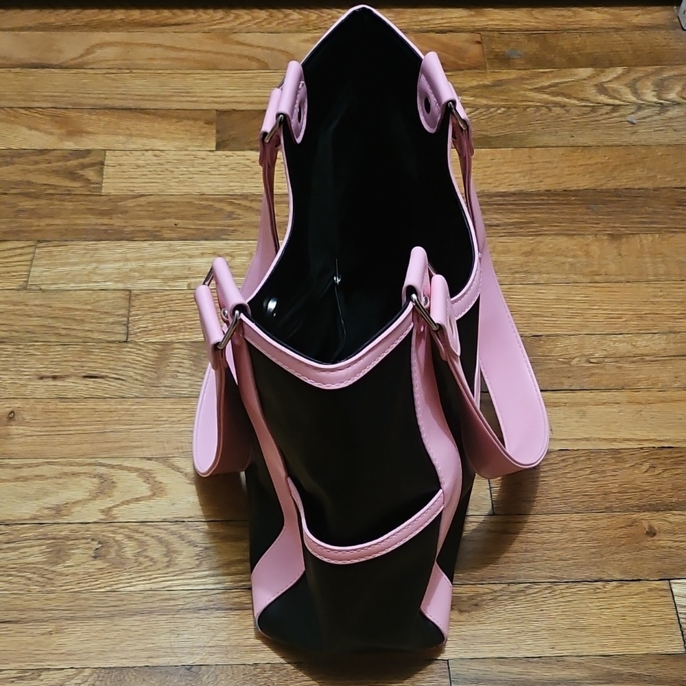 Betty Boop Black and Pink Heart Shoulder Bag - Picture 4 of 7